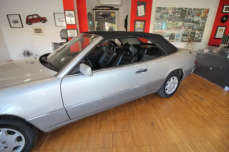 Mercedes-Benz 300 Cabrio CE-24 C124 60