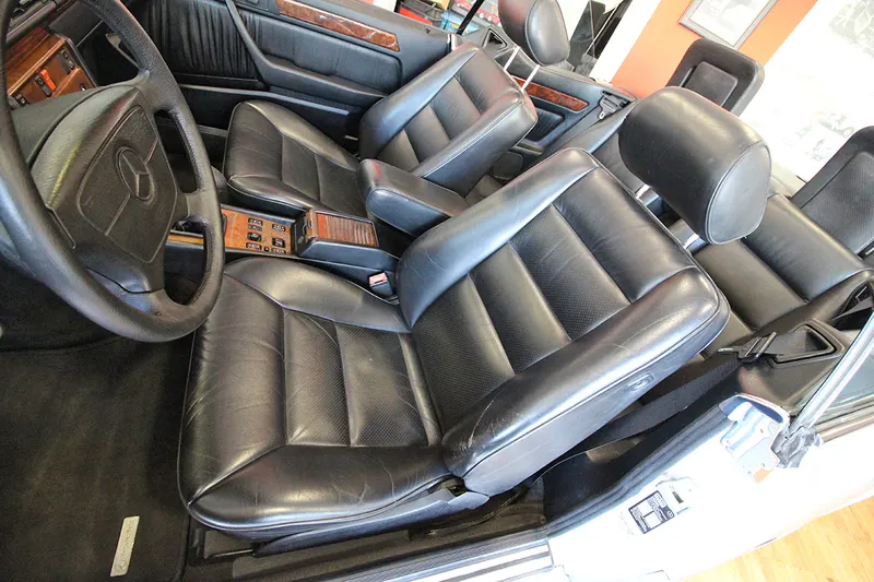 Mercedes-Benz 300 Cabrio CE-24 C124 27