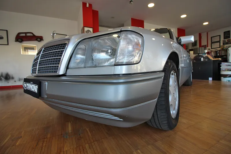 Mercedes-Benz 300 Cabrio CE-24 C124 13
