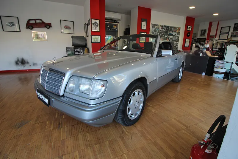 Mercedes-Benz 300 Cabrio CE-24 C124 2