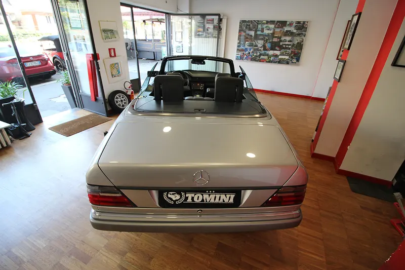Mercedes-Benz 300 Cabrio CE-24 C124 9
