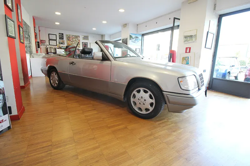 Mercedes-Benz 300 Cabrio CE-24 C124 5