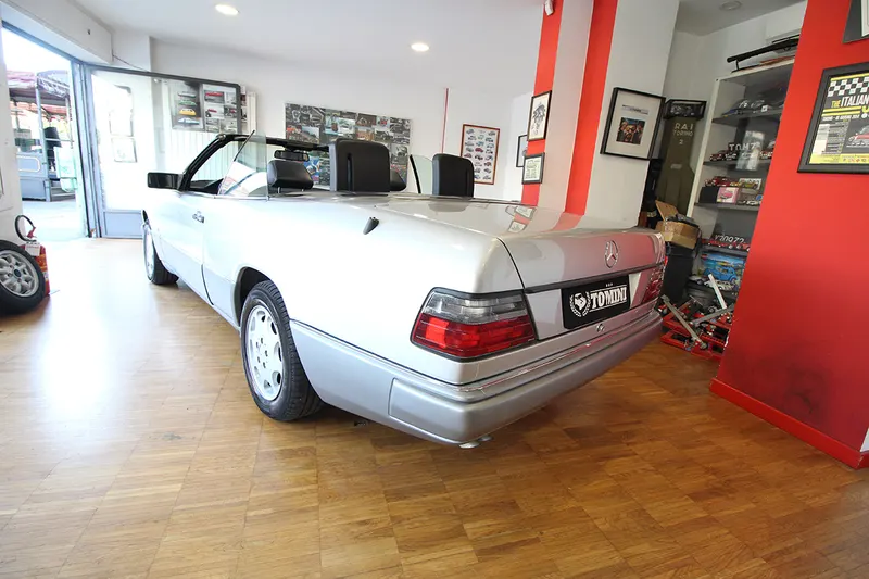 Mercedes-Benz 300 Cabrio CE-24 C124 10