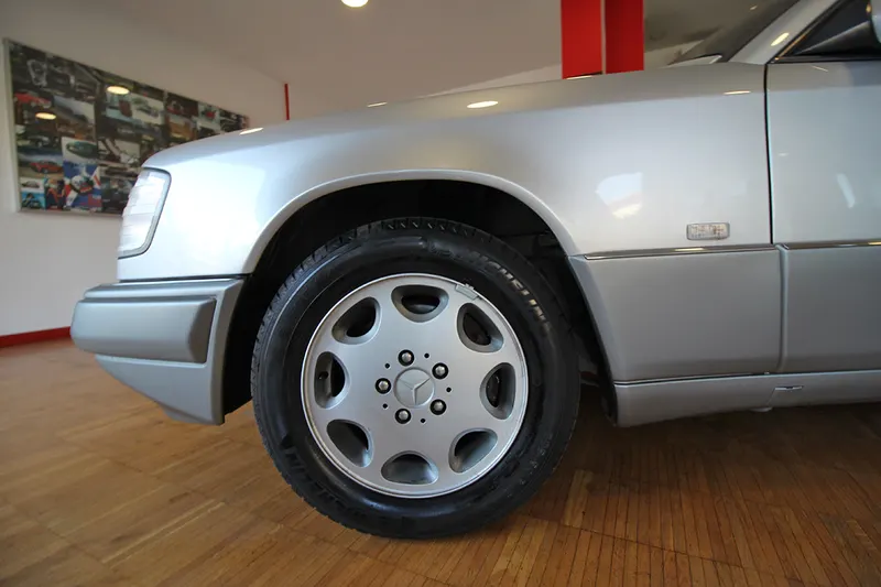 Mercedes-Benz 300 Cabrio CE-24 C124 19