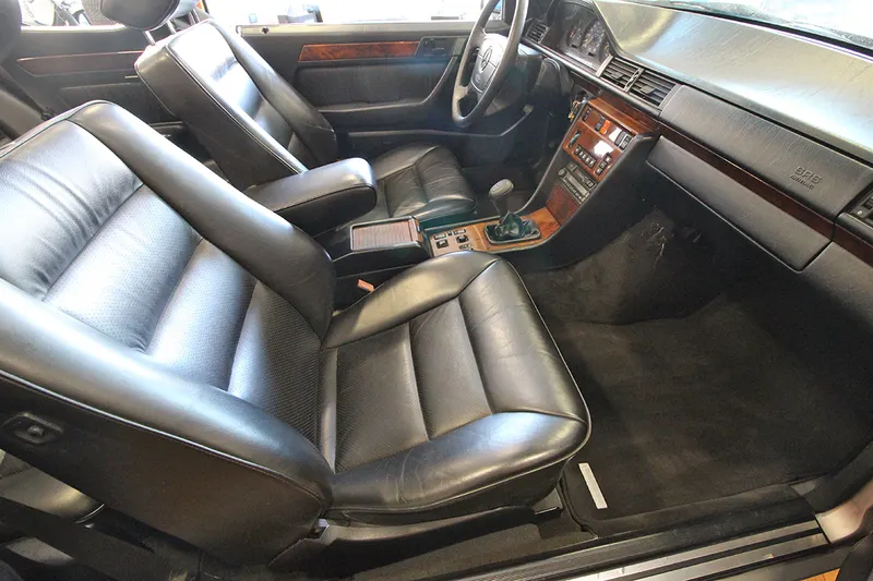 Mercedes-Benz 300 Cabrio CE-24 C124 42