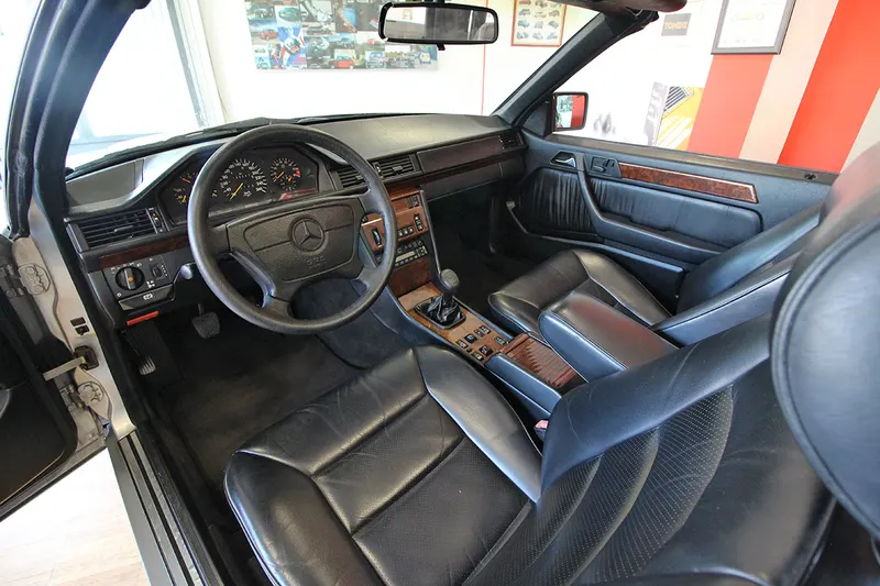 Mercedes-Benz 300 Cabrio CE-24 C124 28
