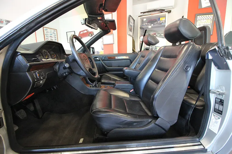 Mercedes-Benz 300 Cabrio CE-24 C124 26