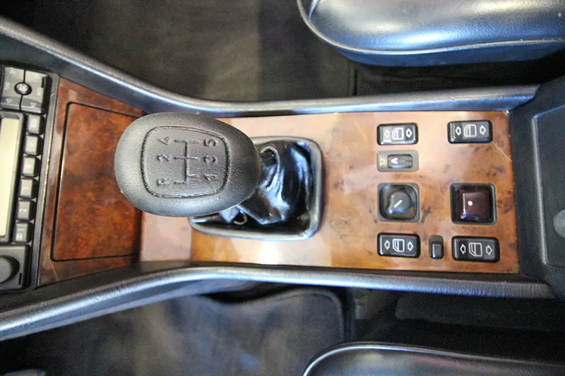 Mercedes-Benz 300 Cabrio CE-24 C124 33