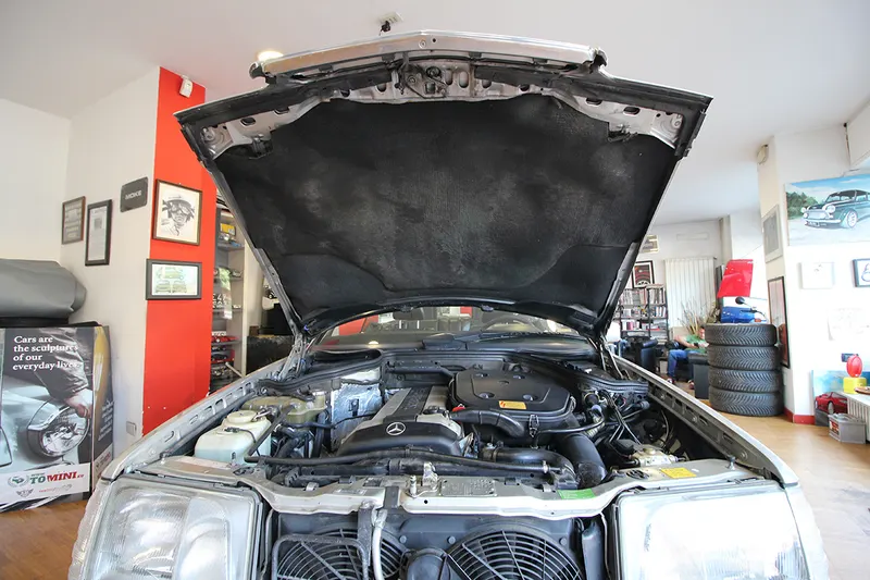 Mercedes-Benz 300 Cabrio CE-24 C124 51