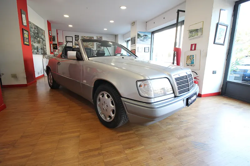 Mercedes-Benz 300 Cabrio CE-24 C124 4
