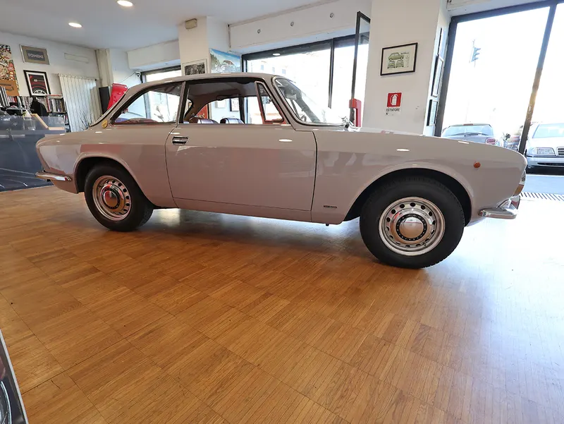 Alfa Romeo 1750 GT Veloce 9