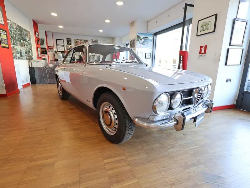 Alfa Romeo 1750 GT Veloce 7