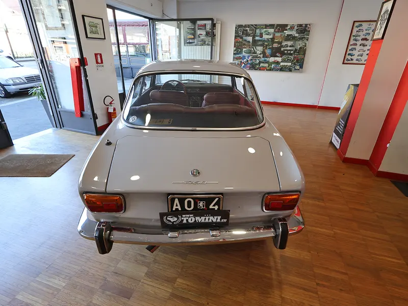 Alfa Romeo 1750 GT Veloce 13