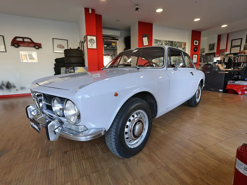 Alfa Romeo 1750 GT Veloce 6