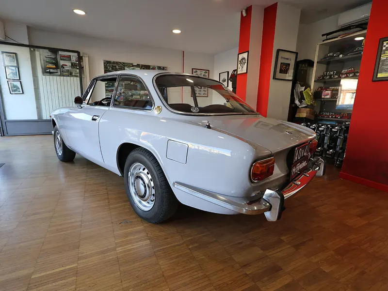 Alfa Romeo 1750 GT Veloce 14