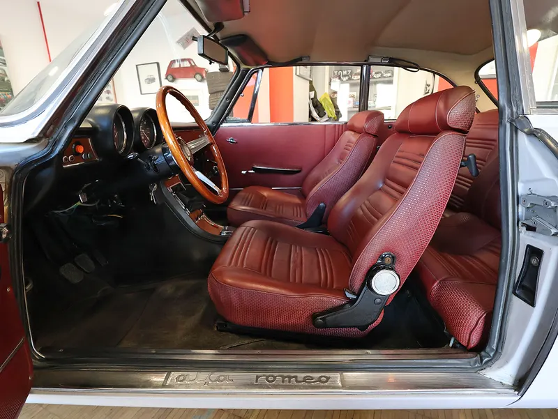 Alfa Romeo 1750 GT Veloce 31