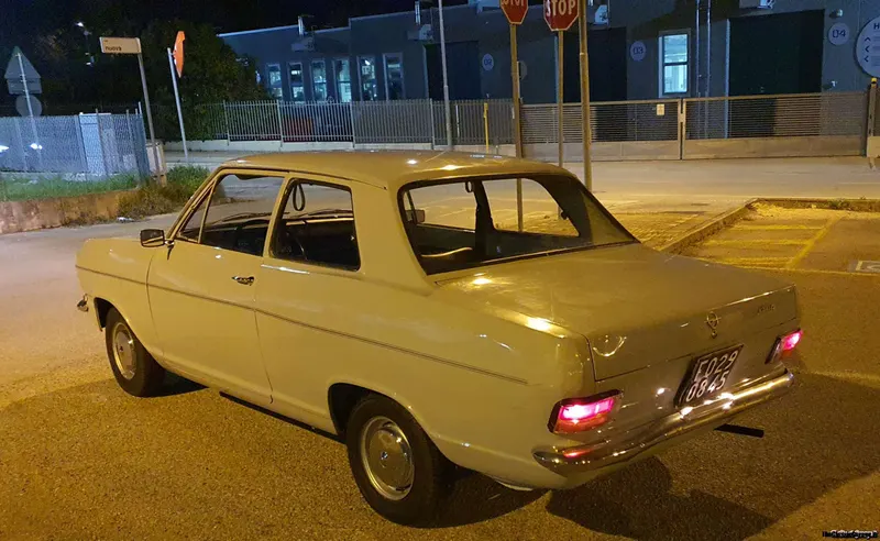 Opel Kadett B 2 porte 10