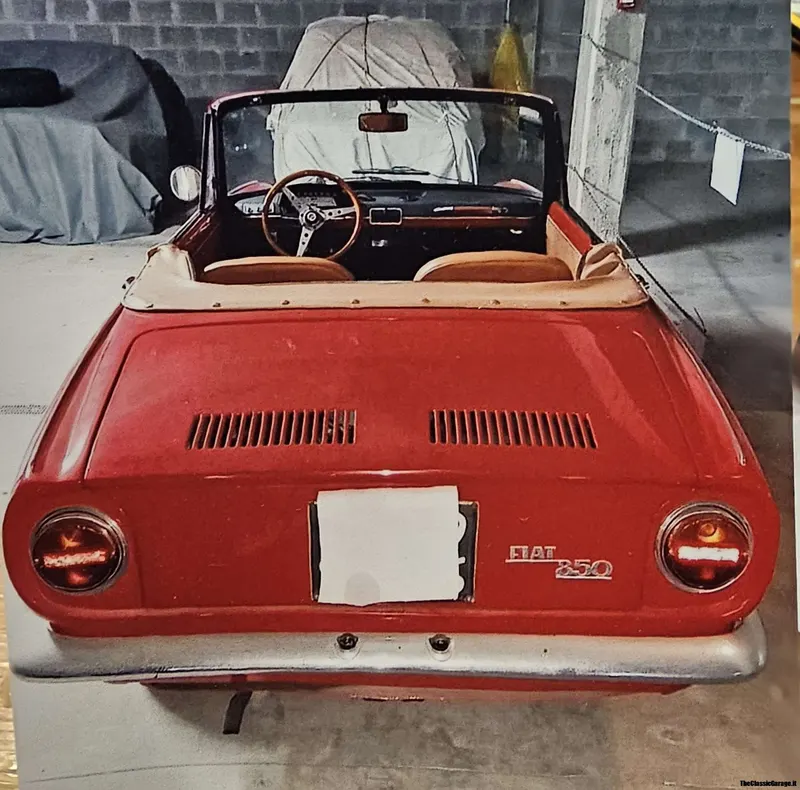 Fiat 850 Spider Vignale 2