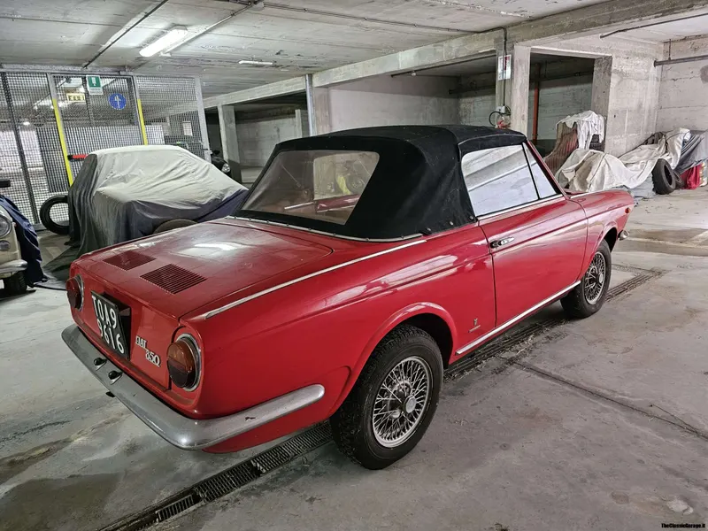 Fiat 850 Spider Vignale 12