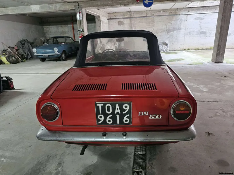 Fiat 850 Spider Vignale 13
