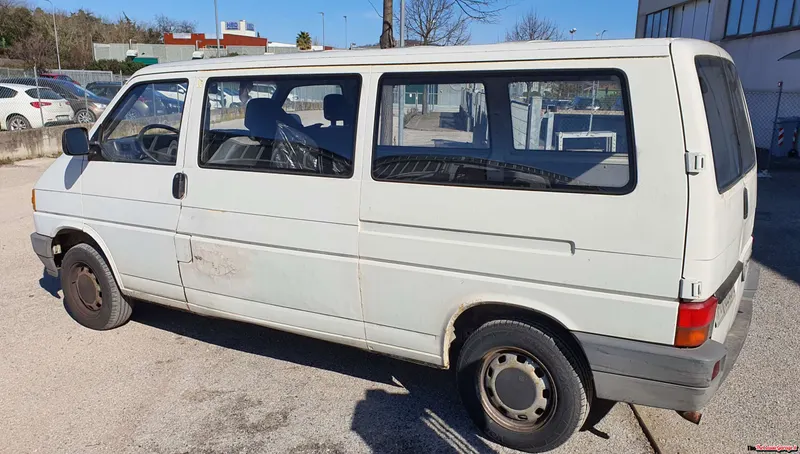 Volkswagen Transporter 2.4 D 6