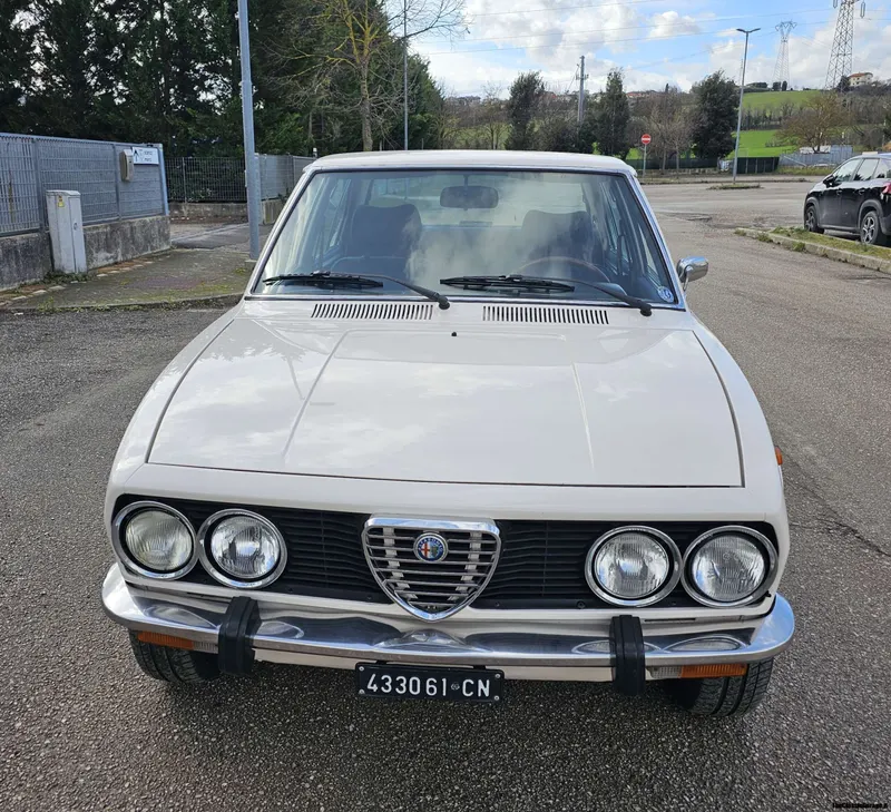 Alfa Romeo Alfetta 1.6 - Asi 8