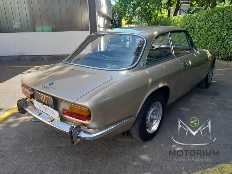 Alfa Romeo GT 2000 VELOCE 5