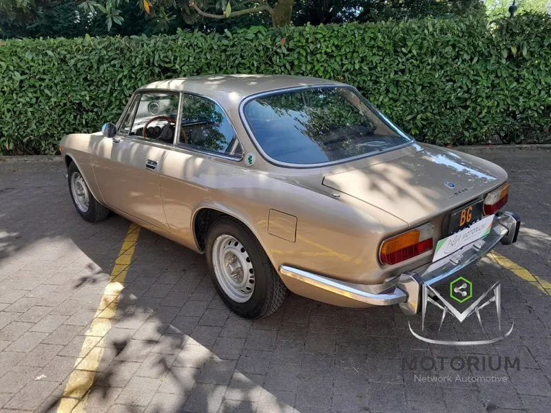 Alfa Romeo GT 2000 VELOCE 3