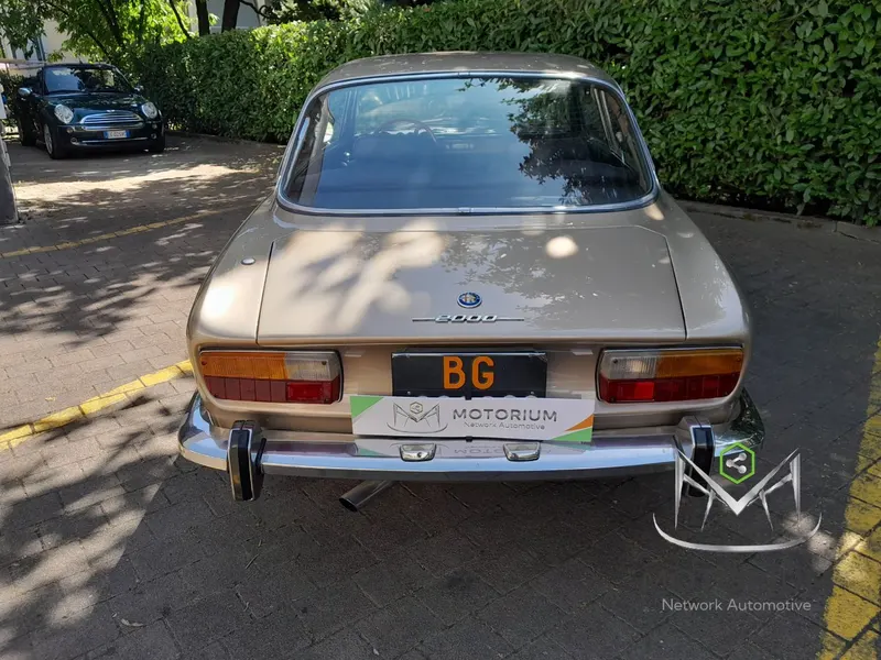 Alfa Romeo GT 2000 VELOCE 4