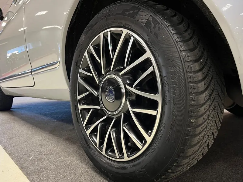 Lancia Ypsilon 8
