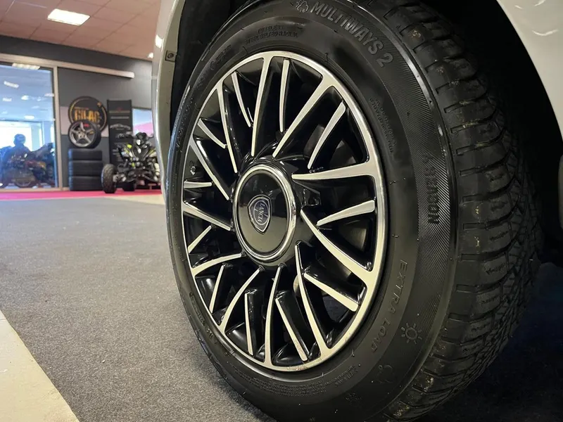 Lancia Ypsilon 9