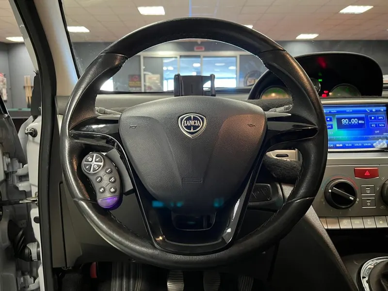 Lancia Ypsilon 16