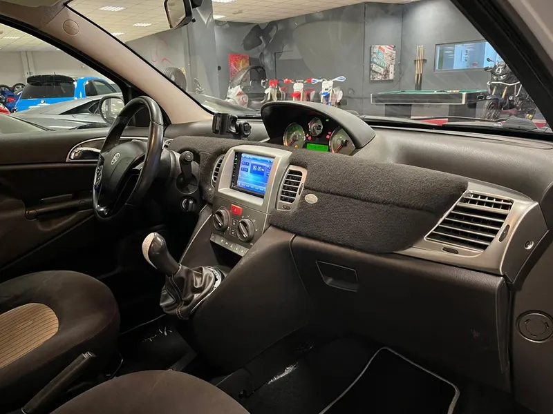 Lancia Ypsilon 12