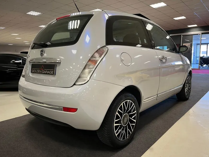 Lancia Ypsilon 7