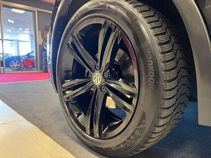 Volkswagen Tiguan TDI SCR DSG 4MOTION R-Line 8