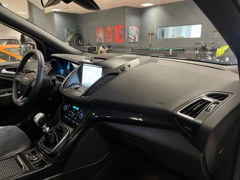 Ford Kuga 2.0 TDCI ST-Line 2wd 9