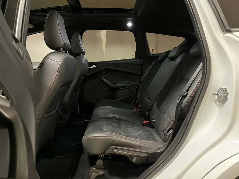 Ford Kuga 2.0 TDCI ST-Line 2wd 12
