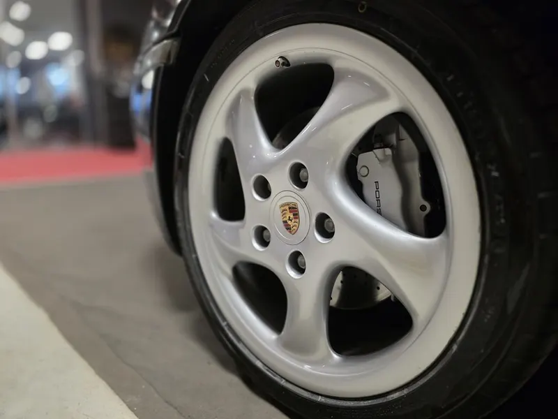 Porsche 911 (996) Carrera 4 8