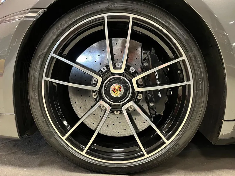 Porsche 992 Turbo S 10
