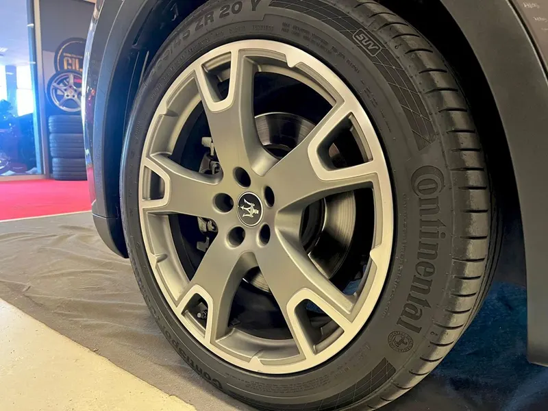 Maserati Levante Q4 V6 250cv 9