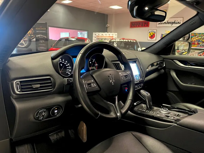 Maserati Levante Q4 V6 250cv 11