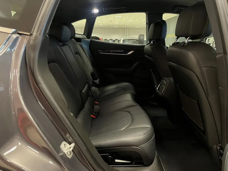 Maserati Levante Q4 V6 250cv 15