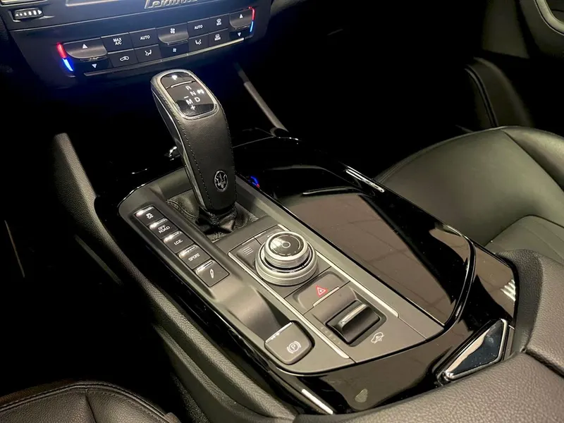 Maserati Levante Q4 V6 250cv 18