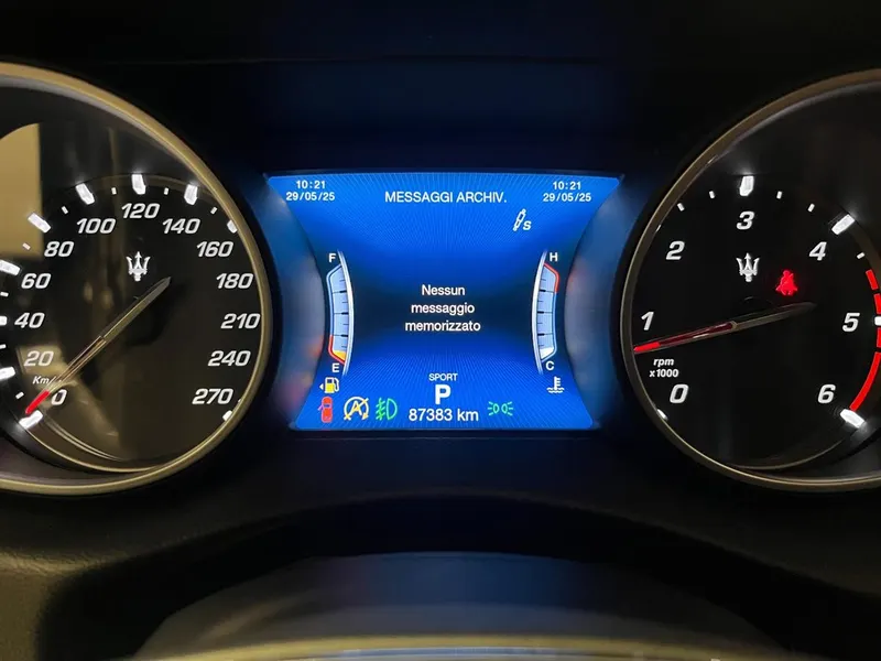 Maserati Levante Q4 V6 250cv 17
