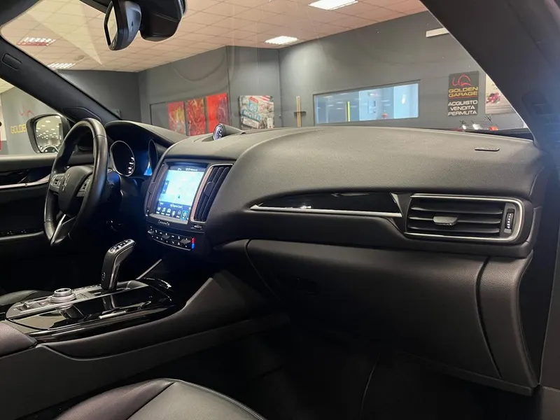 Maserati Levante Q4 V6 250cv 12