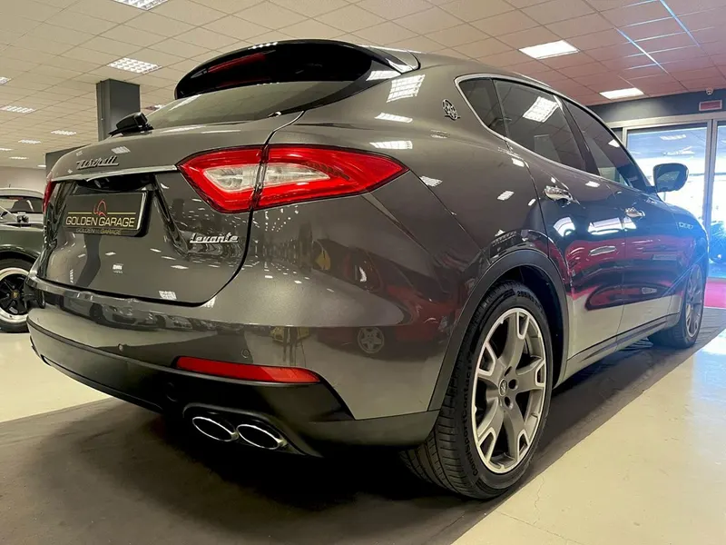 Maserati Levante Q4 V6 250cv 7
