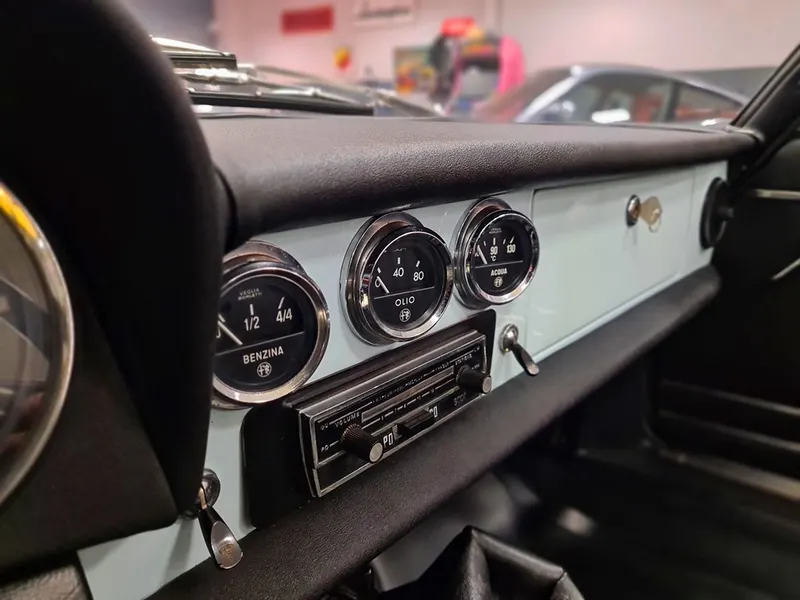 Alfa Romeo Spider Duetto Osso di Seppia 18