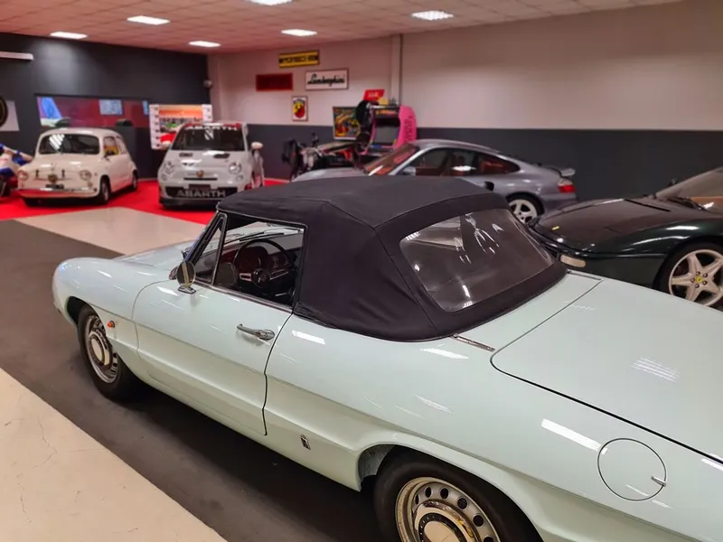 Alfa Romeo Spider Duetto Osso di Seppia 27