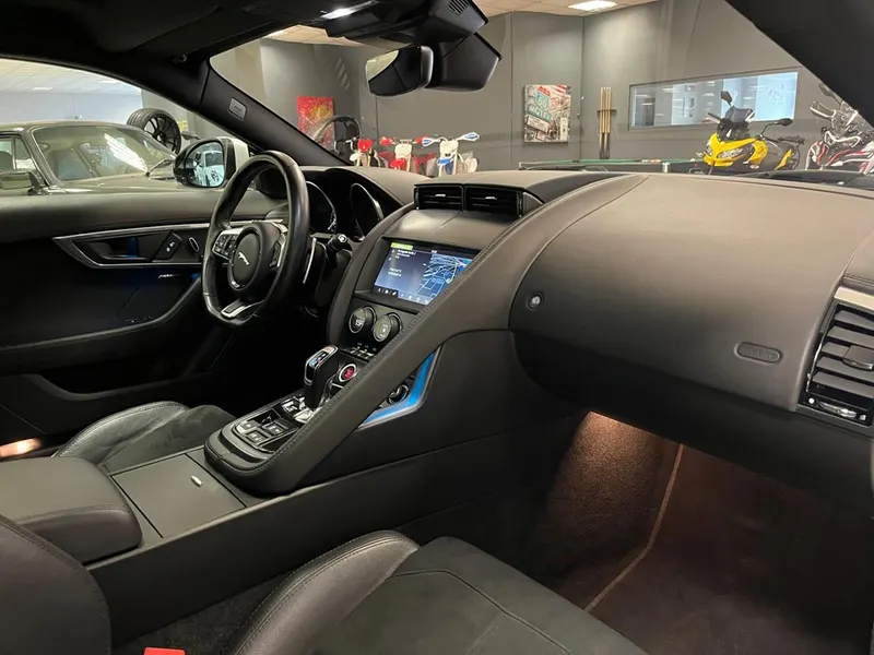 Jaguar F-Type 2.0 Coupè R-Dynamic 12