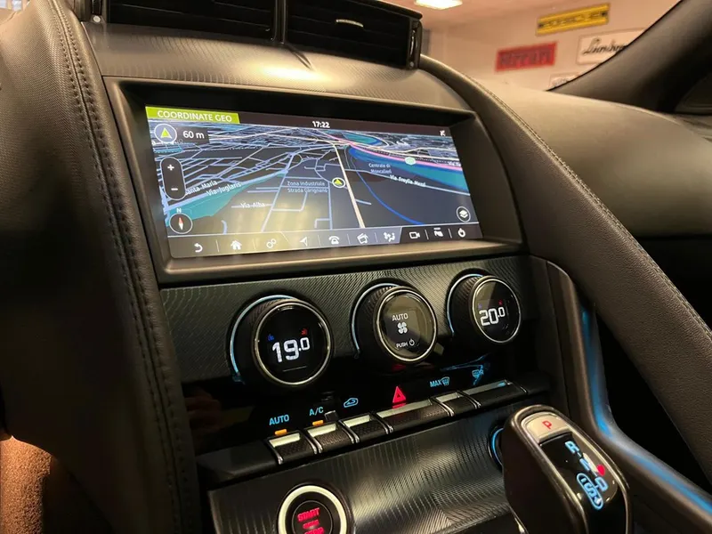 Jaguar F-Type 2.0 Coupè R-Dynamic 18